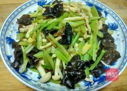 西芹木耳白玉菇的做法图解12