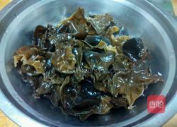 西芹木耳白玉菇的做法图解4