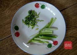 拌老虎菜的做法图解2