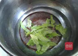 Illustration of how to make noodles with shredded chicken and scallion oil 3