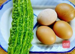 苦瓜煎蛋饼的做法图解1