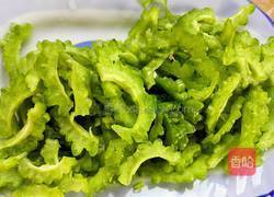 苦瓜煎蛋饼的做法图解2