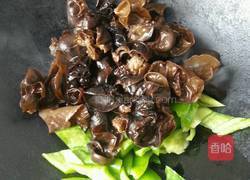 青椒炒木耳的做法图解4