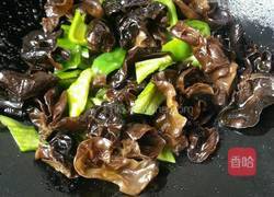 青椒炒木耳的做法图解5