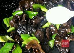 青椒炒木耳的做法图解6