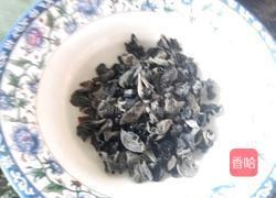 凉拌云耳的做法图解1