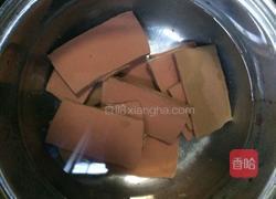 血豆腐肉片炒青蒜的做法图解1