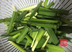 血豆腐肉片炒青蒜的做法图解2