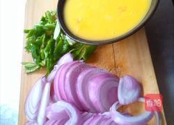 圆葱炒鸡蛋的做法图解2