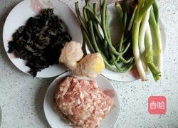 豇豆角木耳肉包子的做法图解1