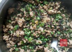 豇豆角木耳肉包子的做法图解9