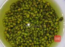 绿豆粥的做法图解1