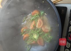 西红柿榨菜鸡蛋面的做法图解3
