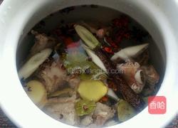 东北酸菜炖排骨的做法图解3