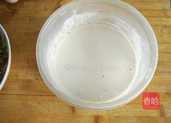 煎槐花饼的做法图解3