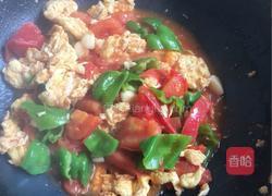 青椒西红柿炒鸡蛋的做法图解5