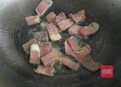 青椒蒜苗炒腊肉的做法图解2