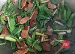 青椒蒜苗炒腊肉的做法图解4