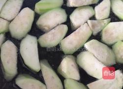 丝瓜烧豆腐泡的做法图解2