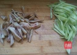 猪耳朵拌黄瓜的做法图解2