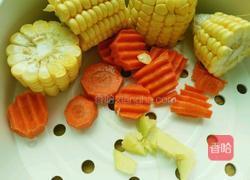 玉米红萝卜排骨汤的做法图解3