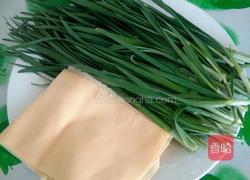 千张丝炒韭菜的做法图解1
