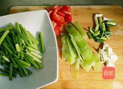 莴笋蒜苔炒鸡蛋的做法图解2