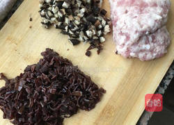 香菇木耳饺子的做法图解1