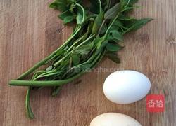 香椿煎蛋饼的做法图解1