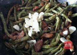 豆角炒肉的做法图解7
