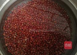 红豆奶茶的做法图解1