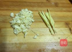 肉丝炒毛豆的做法图解2