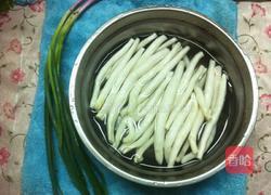 手撕香菇根的做法图解1