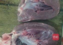 手撕猪心拌香葱的做法图解1