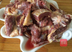 土豆西红柿炖牛腩的做法图解2