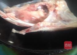 酸菜鱼头汤的做法图解2