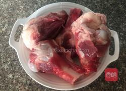 清炖大骨汤的做法图解1