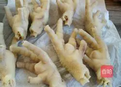 Illustration of how to make spicy braised chicken feet 6