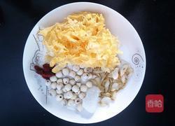 百合银耳莲子汤的做法图解1