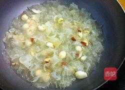 百合银耳莲子汤的做法图解8