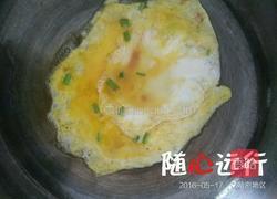 煎蛋葱油饼的做法图解7