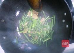 蒜苗炒腊肠的做法图解6