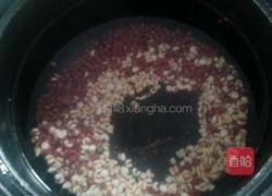 薏米红豆汤的做法图解3