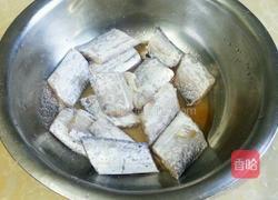 黑胡椒干煎带鱼的做法图解2