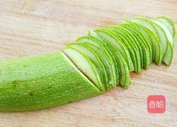 芝香椒油西葫芦的做法图解3