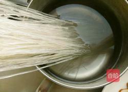 酸菜炒粉条的做法图解1