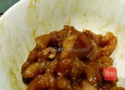 香菇胡萝卜炒肉的做法图解2