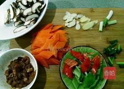 香菇胡萝卜炒肉的做法图解3