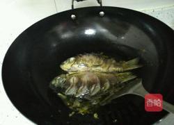 家常红烧小鲫鱼的做法图解3