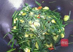 韭菜炒蚕豆的做法图解8